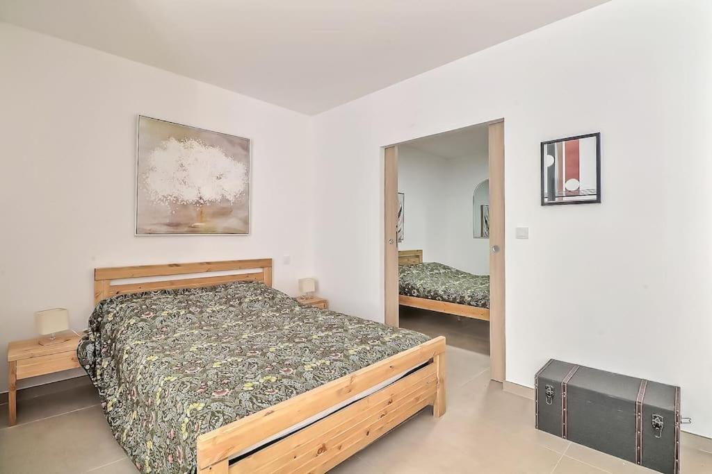 Appartement De 70m2 En Rdc A 6 Mn A Pied Des Monuments *